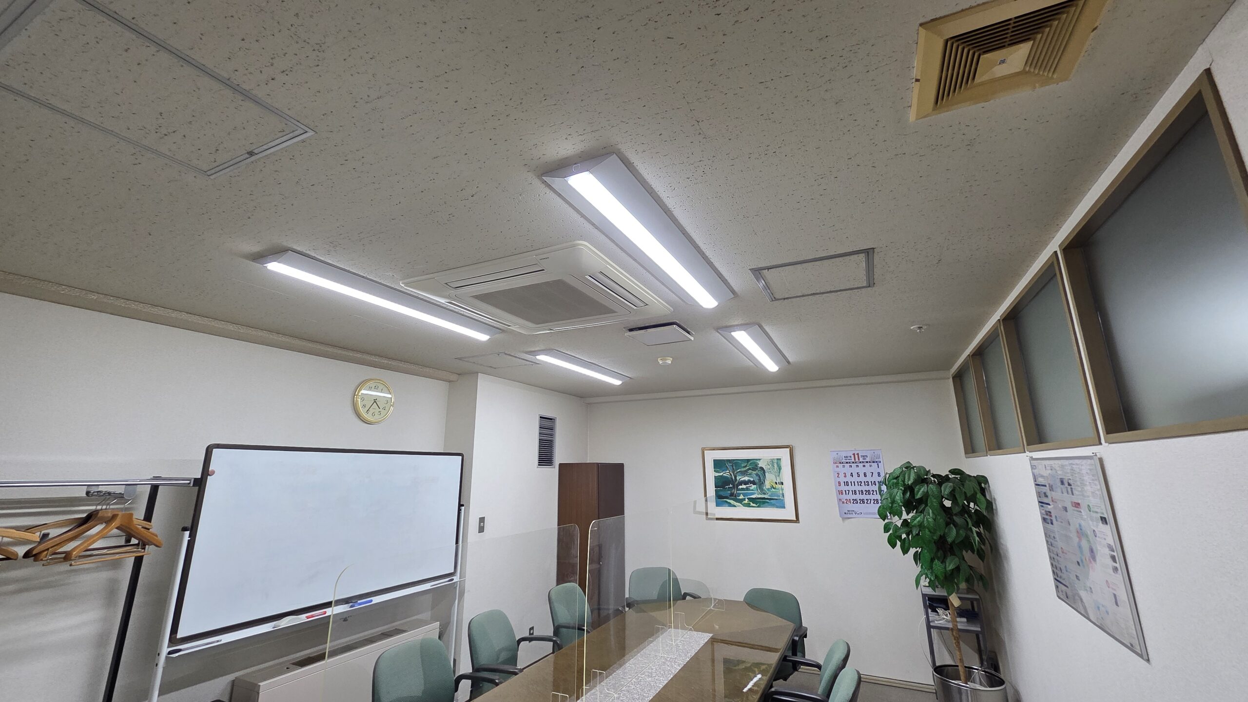 札幌市医療機器販売会社事務所のLED写真