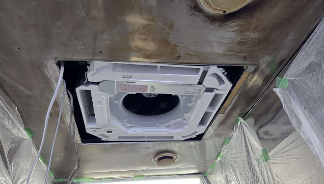 天井カセット型室内機の設置工事（飲食店）