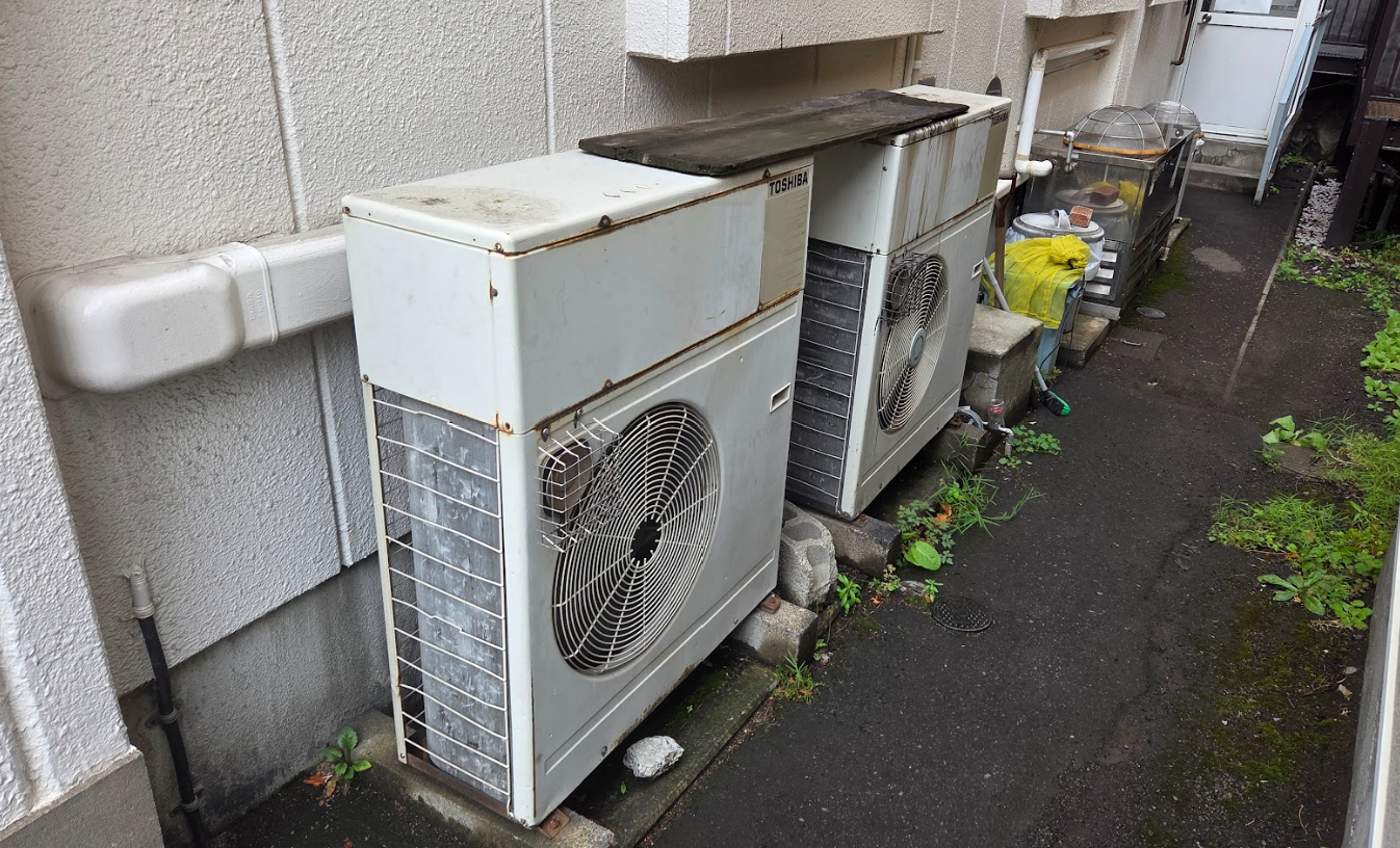 施工前の既存室外機の現況（小樽市 飲食店）