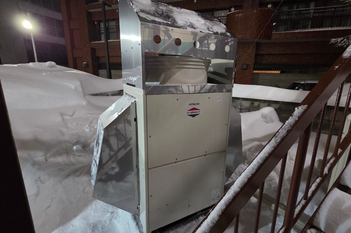 業務用マルチエアコン室外機への防雪フード設置