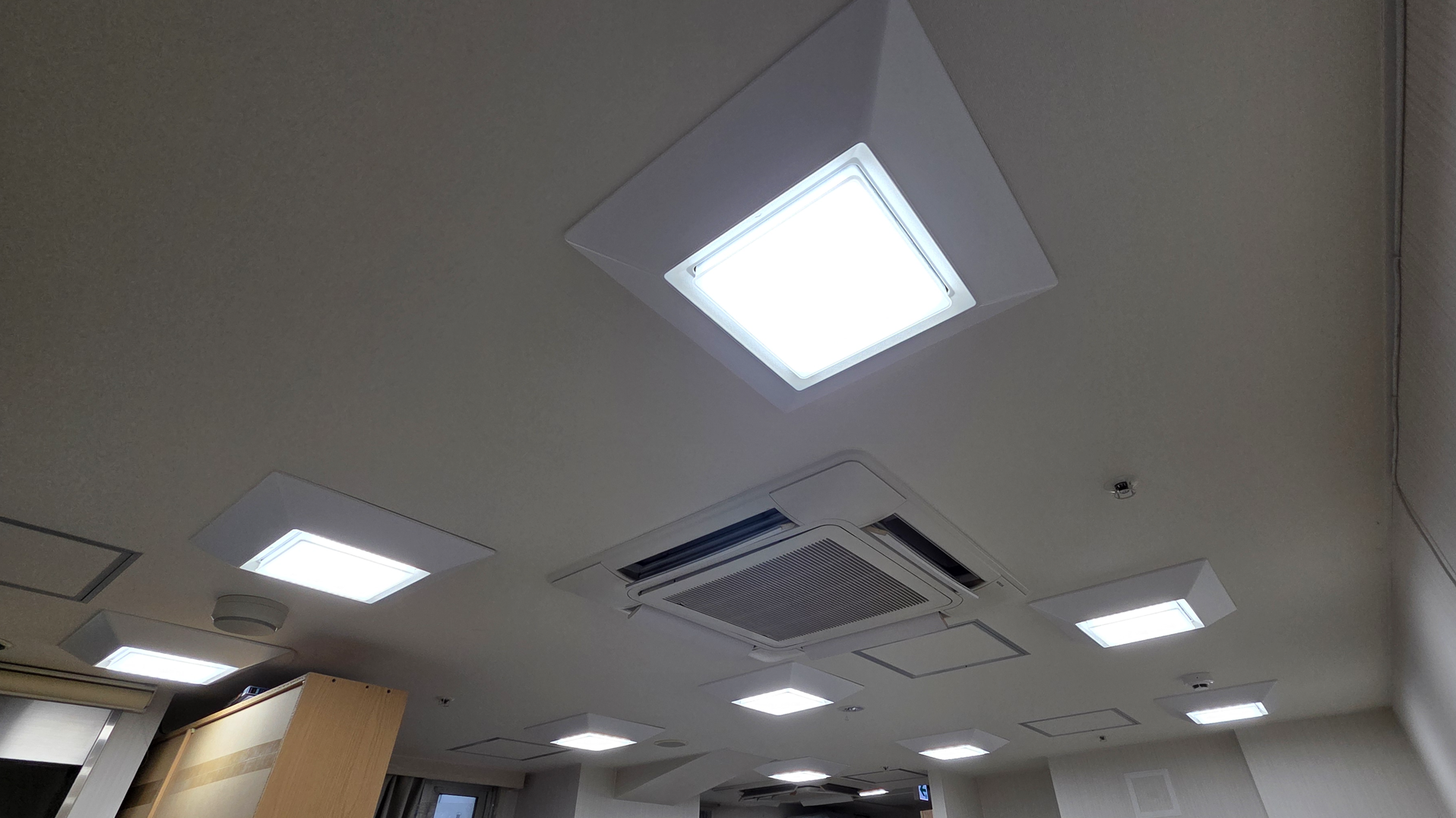 LED工事後の介護施設の照明（北海道）